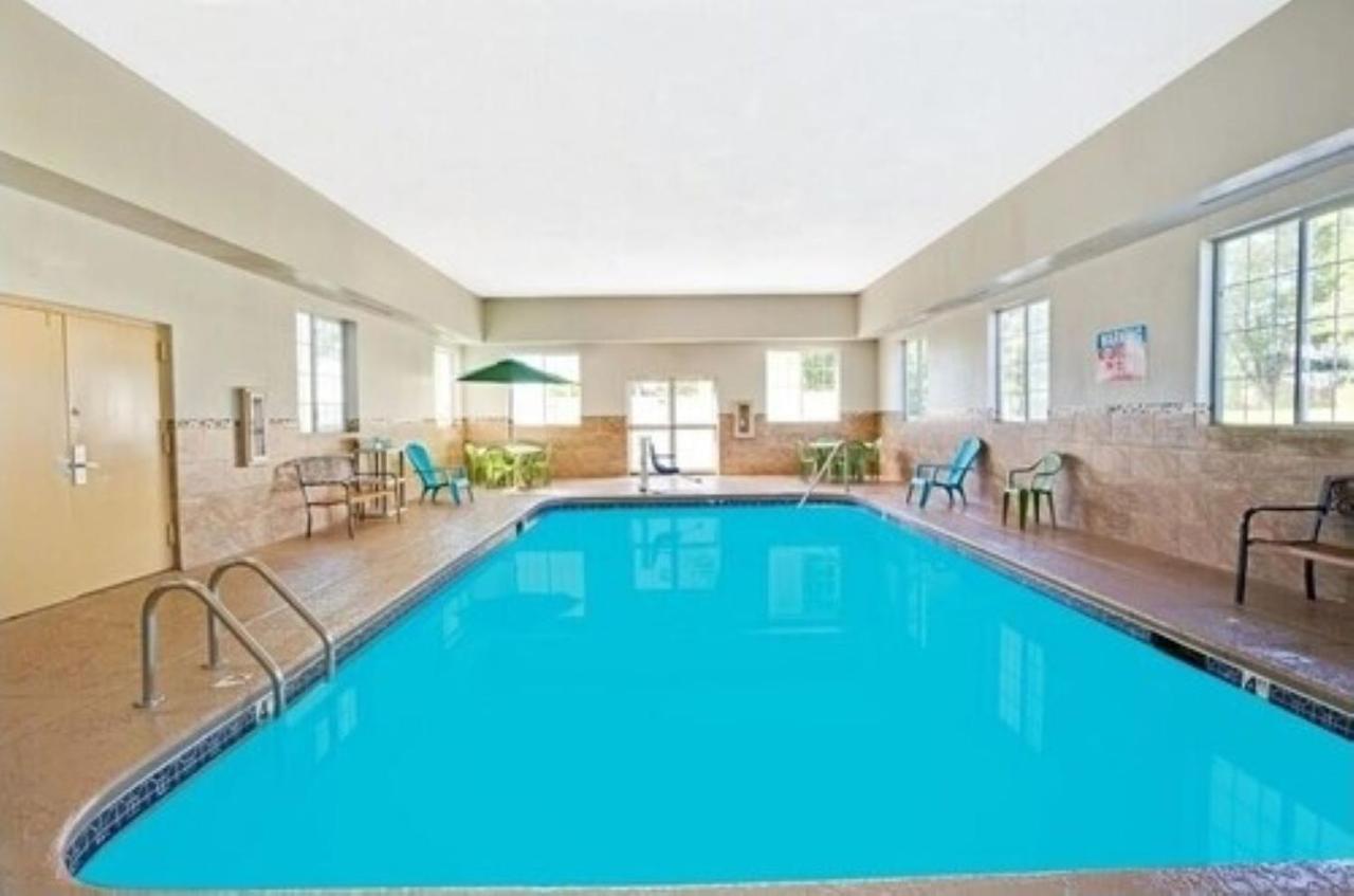 Microtel Inn & Suites By Wyndham Detroit Roseville Buitenkant foto