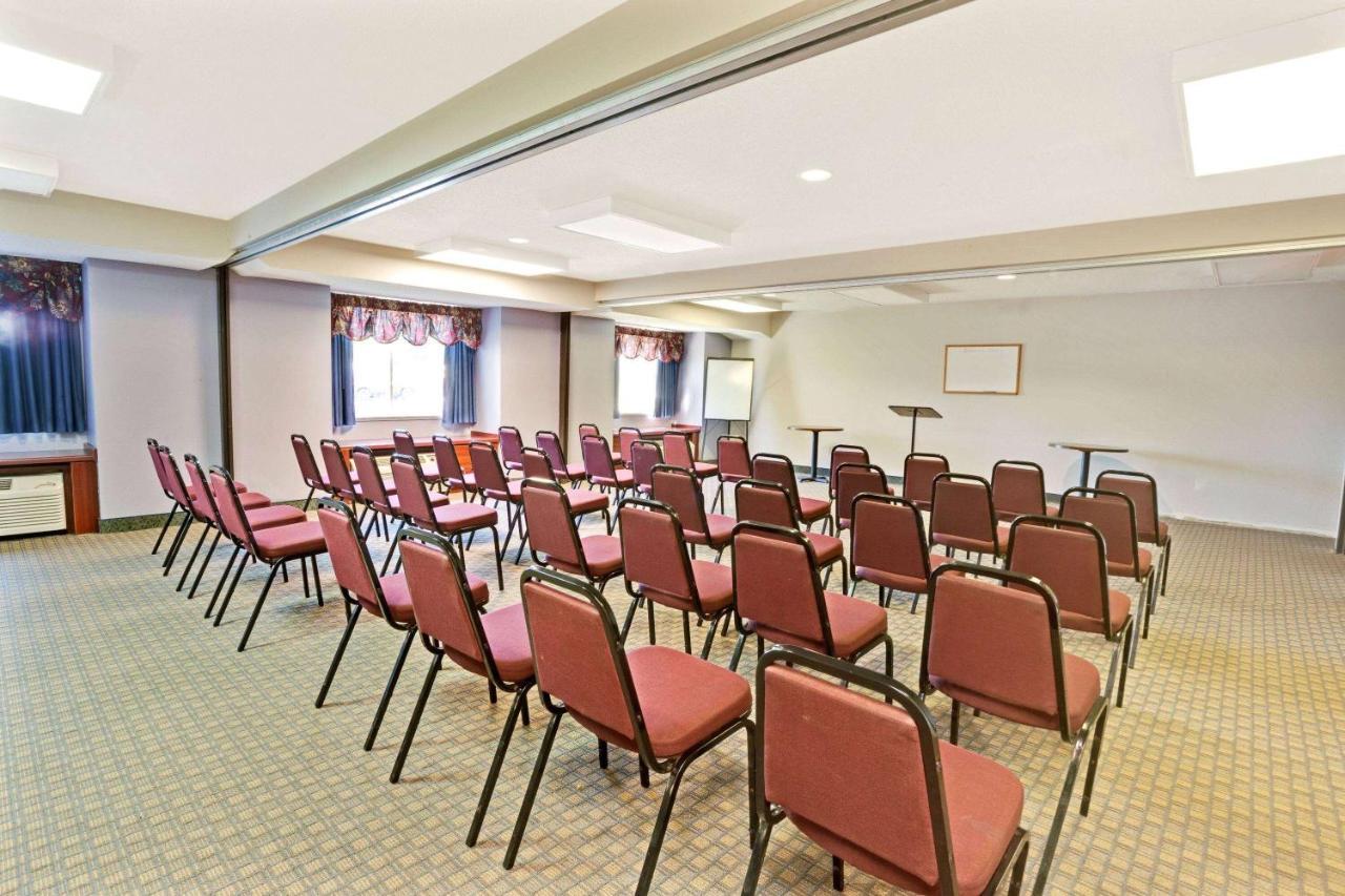 Microtel Inn & Suites By Wyndham Detroit Roseville Buitenkant foto