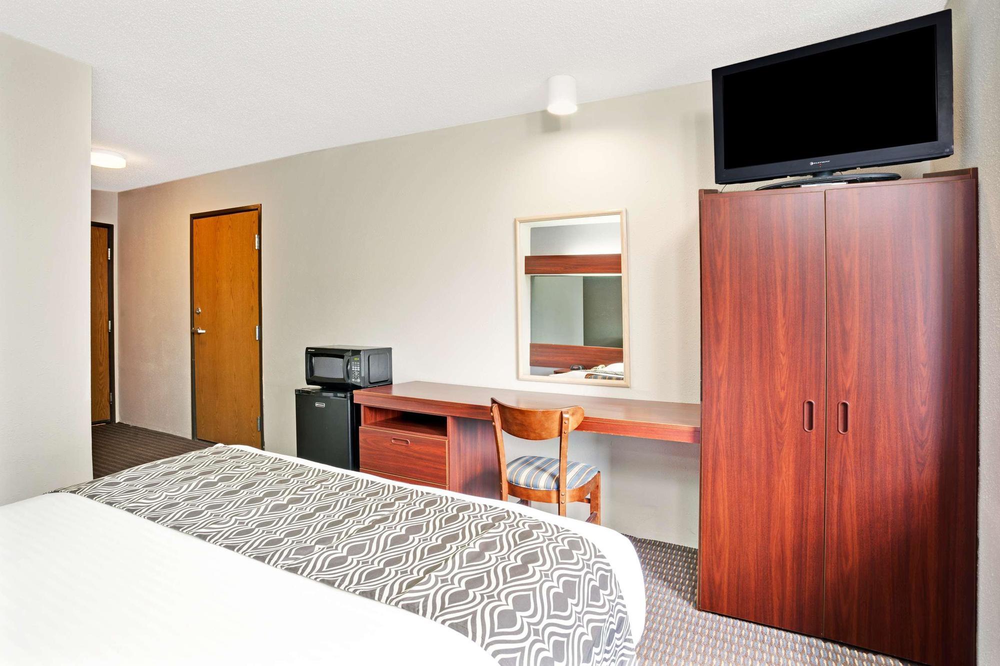 Microtel Inn & Suites By Wyndham Detroit Roseville Buitenkant foto