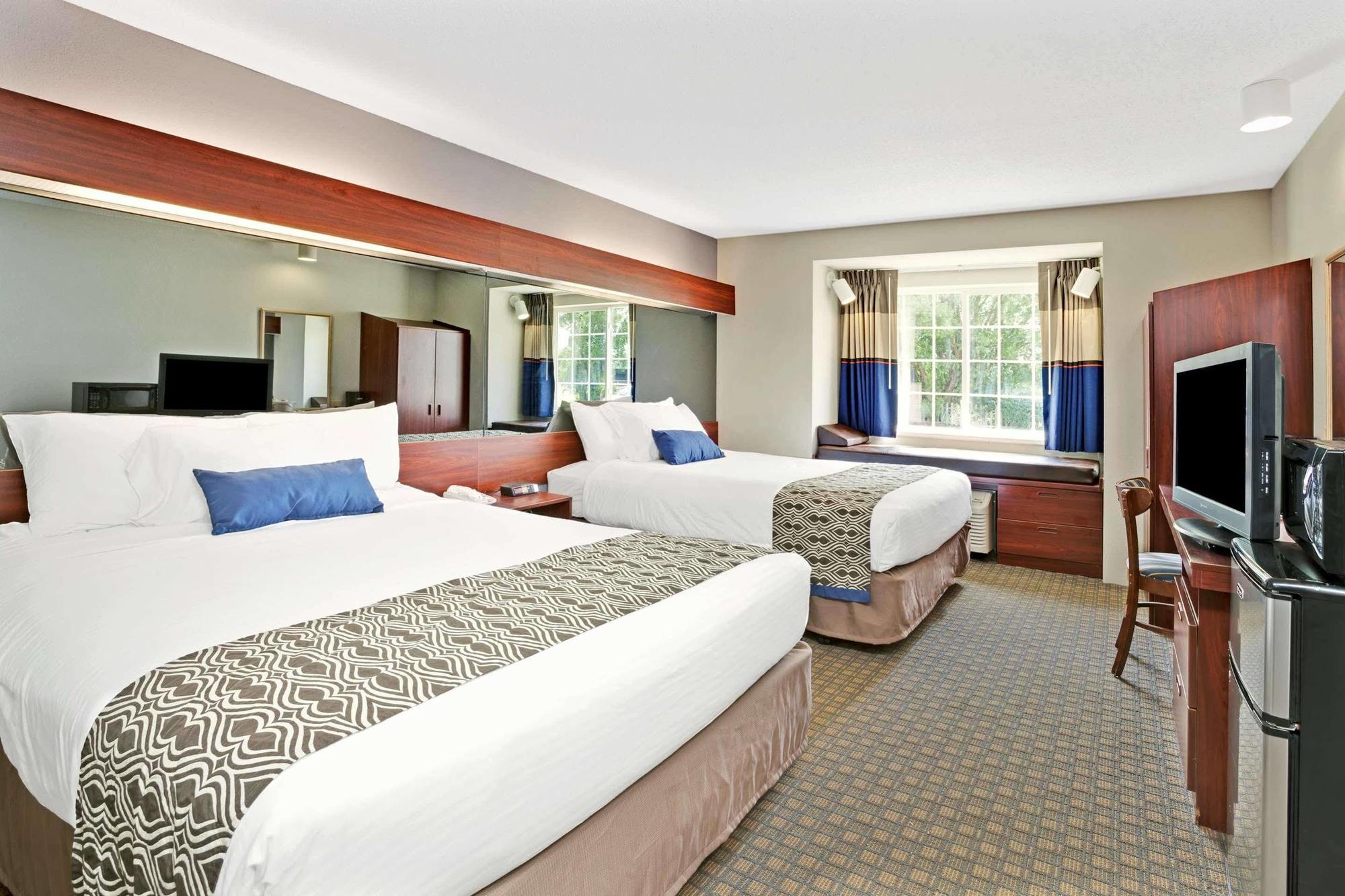 Microtel Inn & Suites By Wyndham Detroit Roseville Buitenkant foto